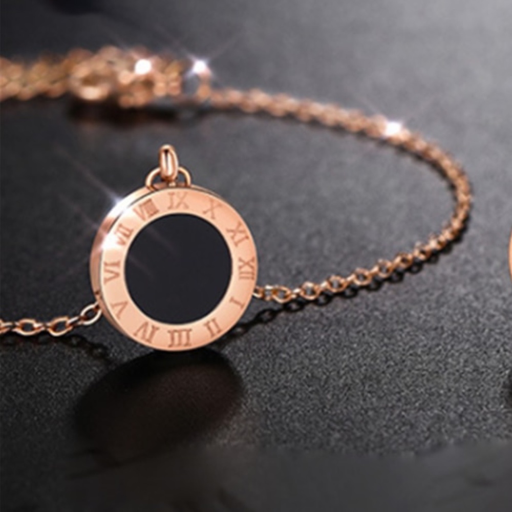 Elegant bracelet Roman Numerals